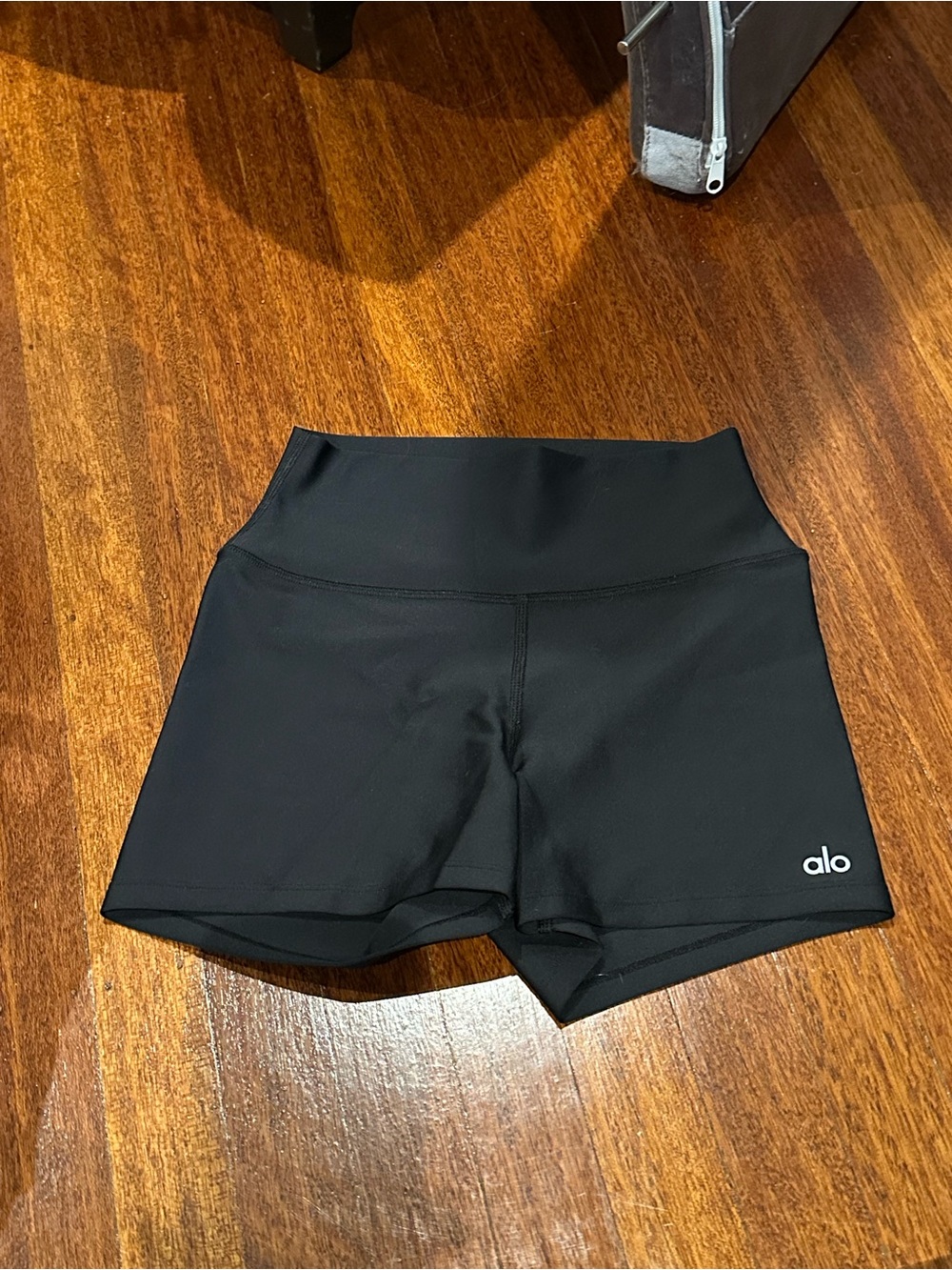 Alo airlift 3” short